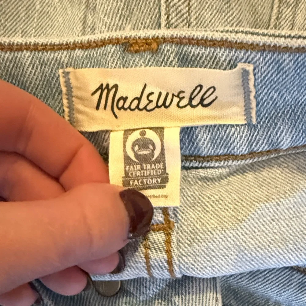 Madewell curvy perfect mid-length jean short in size 27 - Picture 3 of 4